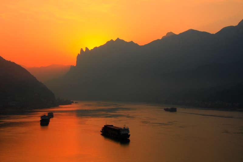 長江西陵峽晨曦——三把刀.jpg 長江西陵峽晨曦——三把刀.jpg